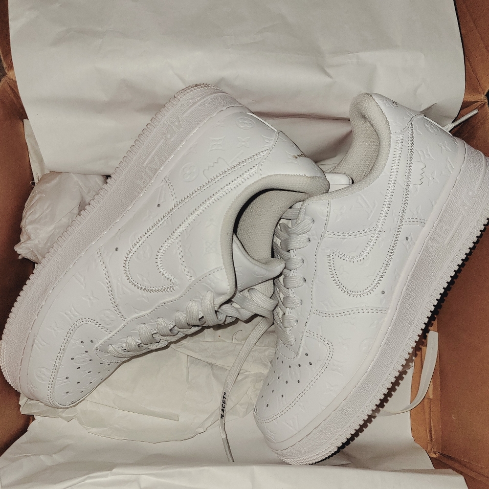 Sneakers - Picture 13 of 14